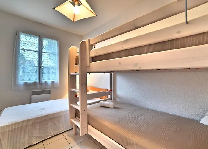 Domino By Interhome Saint-Georges-d'Oleron